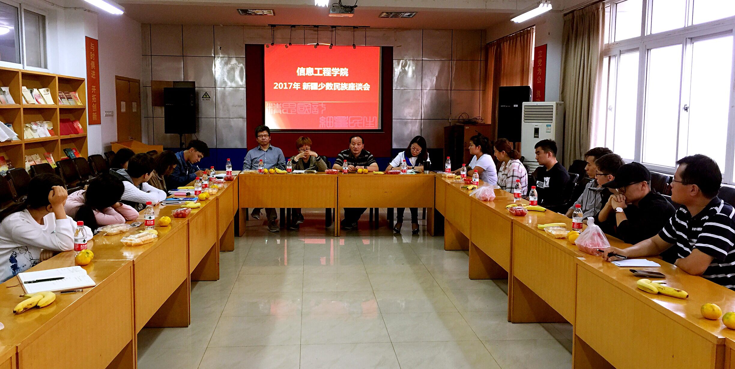 1507864334743044.jpg 2017年新疆少数民族座谈会.jpg